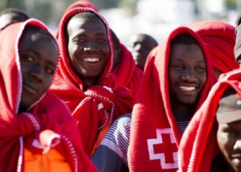 El Gobierno concede 192,5 millones a Cruz Roja, CEAR y ACCEM para la atención de inmigrantes