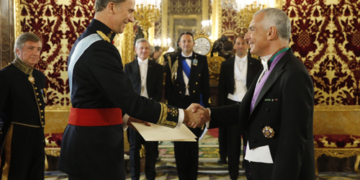 El Rey recibe las Credenciales de siete embajadores en la primera ceremonia del año