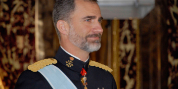 Felipe VI asiste por primera vez como monarca a una toma de posesión