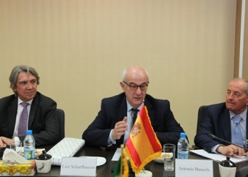 Irán asegura que España cooperará en la construcción de dos centrales nucleares