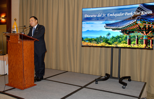 El embajador de Corea del Sur propone a España colaborar en terceros países