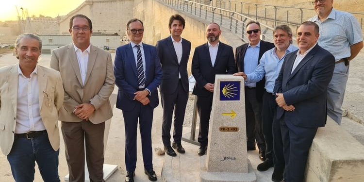 El Gobierno de Malta inaugura el hito oficial del “Camino Maltés” a Santiago de Compostela