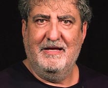 El actor Javivi interpreta ‘El Extranjero’, de Camús en el Instituto Francés