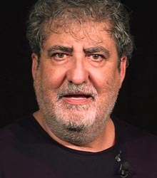 El actor Javivi interpreta ‘El Extranjero’, de Camús en el Instituto Francés