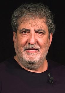 El actor Javivi interpreta ‘El Extranjero’, de Camús en el Instituto Francés