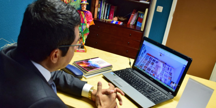 El embajador Carlos Midence en un momento de su reunión virtual con el presidente de SEIASA.