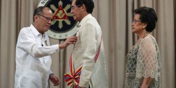 El embajador Salinas recibe la más alta condecoración diplomática de Filipinas