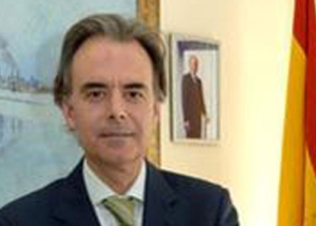 El diplomático Carlos Ruiz González.