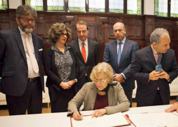 Carmena firma un manifiesto de alcaldes del mundo contra el antisemitismo