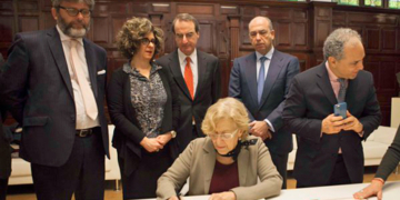 Carmena firma un manifiesto de alcaldes del mundo contra el antisemitismo