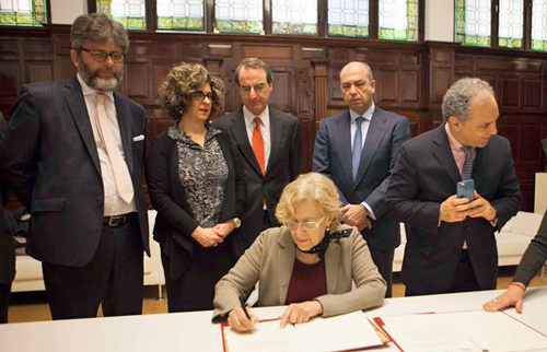 Carmena firma un manifiesto de alcaldes del mundo contra el antisemitismo