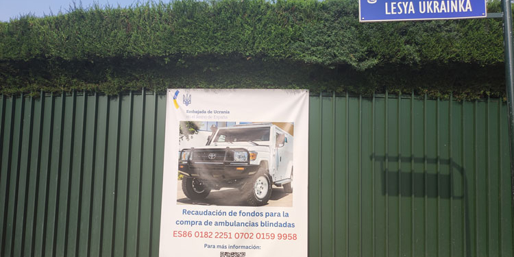 Subasta en la Embajada de Ucrania para comprar una ambulancia blindada