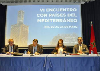 El embajador de España en Marruecos, Ricardo Díez-Hochleitner, y la embajadora de Marruecos en España, Karima Benyaich, presidieron la jornada./ Foto: Casa Mediterráneo