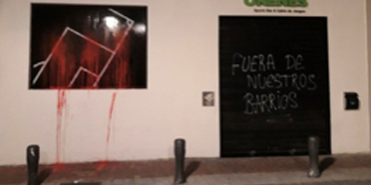 La campaña contra los salones de juego busca desgastar a Ayuso y a Almeida