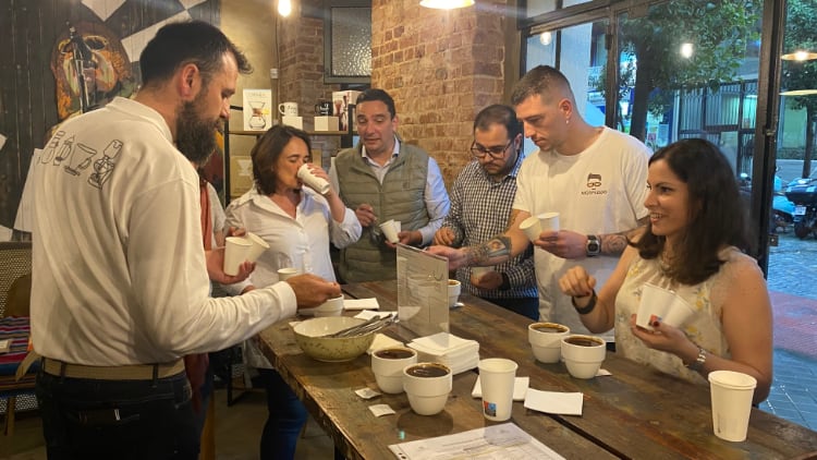 A moment of the tasting / Photos: Courtesy of Camden Coffee Roasters