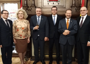 El embajador de Georgia presenta los vinos de su país en el Centro Riojano