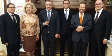 El embajador de Georgia presenta los vinos de su país en el Centro Riojano