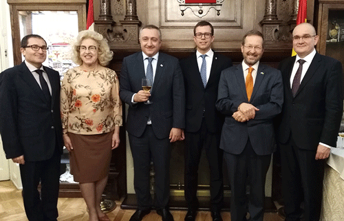 El embajador de Georgia presenta los vinos de su país en el Centro Riojano