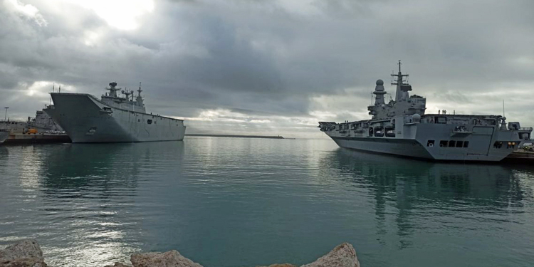 El Cavour junto al portaaviones español Juan Carlos I, ayer en Rota./ Foto: Cortesía de la Embajada de Italia