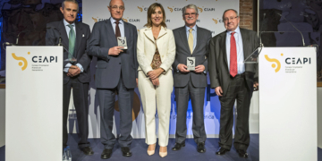 La inestabilidad institucional empaña el momento económico, según Josep Oliu