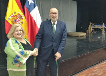 El embajador Jorge Tagle junto con la Secretaria de Estado de Servicios Sociales, Ana Isabel Lima./ Foto: AC