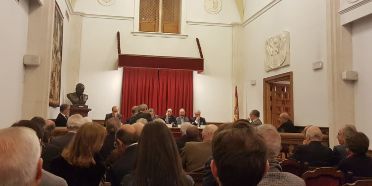 Un gran numero de asistentes se dio cita en el diálogo organizado por la Escuela Diplomática y la Real Academia de Ciencias Morales y Políticas. / Foto: Laura García