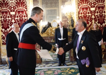 Pedro Castillo cesa al embajador de Perú en España