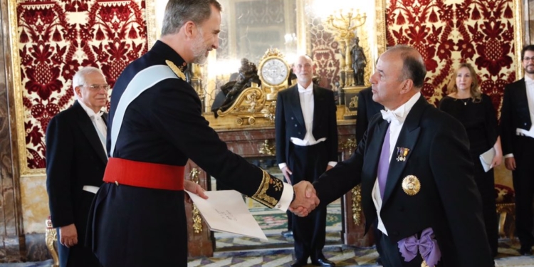 Pedro Castillo cesa al embajador de Perú en España