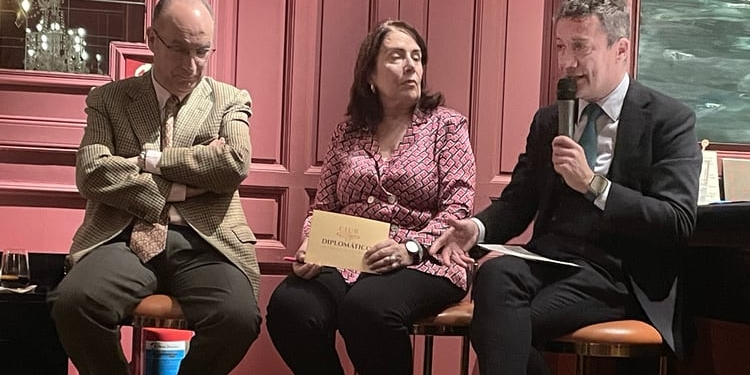 El presidente de Sigmados analiza en el Club Diplomático el año electoral en España