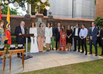 Homenaje a diez colombianos destacados en la Embajada de este país en España