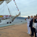 El embajador de Colombia recibe al buque insignia ‘Gloria’ en el puerto de Vigo