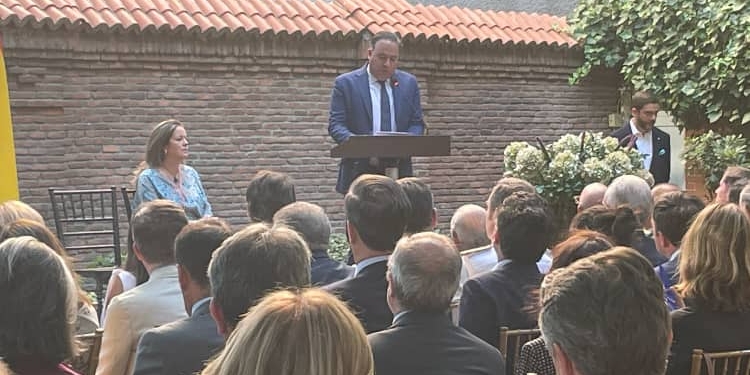 Colombia condecora a 12 personalidades «por su contribución a las relaciones bilaterales»