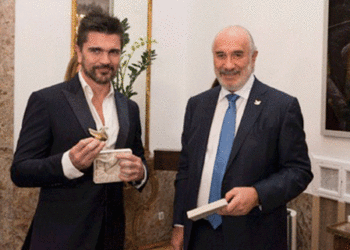 El cantante Juanes, entre los premiados por la Embajada de Colombia