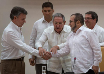 España enviará 15 militares a Colombia para verificar el desarme de las FARC