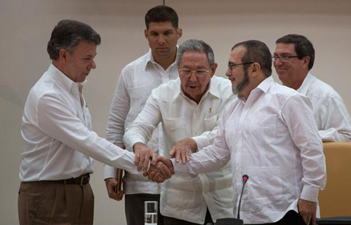 España enviará 15 militares a Colombia para verificar el desarme de las FARC