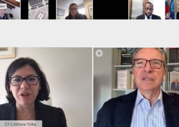 La Asociación de Diplomáticos Extranjeros conversa con Iñaki Gabilondo sobre la política española