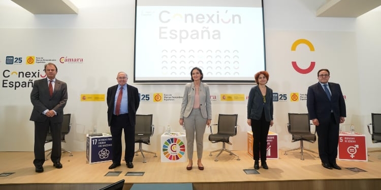 De izquierda a derecha: Ignacio Osborne, José Luis Bonet, Reyes Maroto, María Peña y Ramón Adell./ Foto: Cámara de España