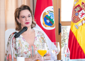 La embajadora de Costa Rica ensalza los atractivos y logros de su país