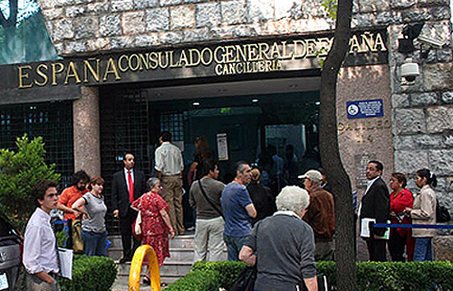 España recaudó 90 millones el año pasado con las tasas consulares
