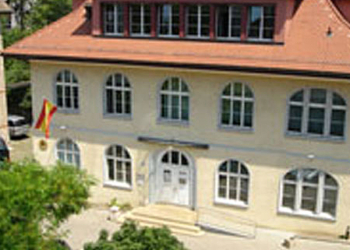 Piden el fin de los candidatos “pre-designados” en las contrataciones en el exterior