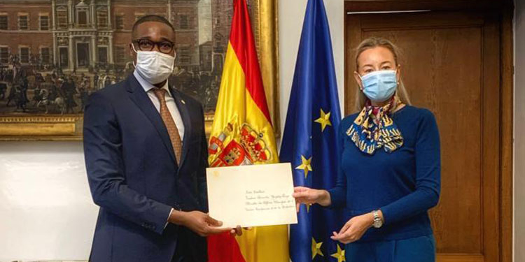 El nuevo embajador de Haití presenta sus Copias de Estilo