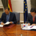El ministro de Fomento y el embajador de Corea del Sur, durante la firma del Acuerdo.
