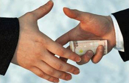 España empeora su posición en el ranking de países con más corrupción