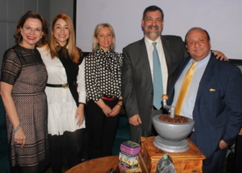 De izquierda a derecha: Ana Helena Chacón; Eugenia Sánchez; Adriana Fratila; Jorge Zamora y Óscar Chacón.