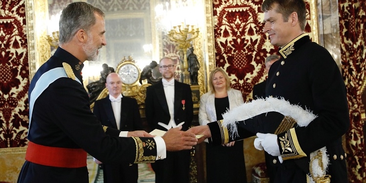 El Rey recibe las Credenciales de Hugh Elliot, el nuevo embajador del ‘Brexit’