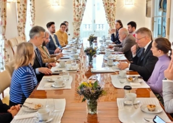 El embajador de Suecia recibe al Curso para periodistas de la Escuela Diplomática