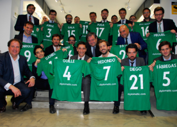 Diplomatic Supply Service patrocina al equipo de fútbol del Ministerio de Exteriores