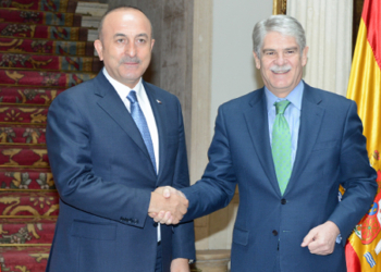 Dastis sugiere a Ankara que la lucha antiterrorista se ciña al estado de derecho