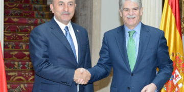 Dastis sugiere a Ankara que la lucha antiterrorista se ciña al estado de derecho
