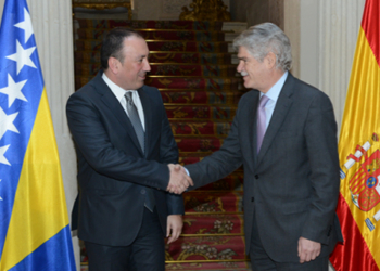 Dastis anima a Bosnia a seguir las reformas para poder entrar en la UE